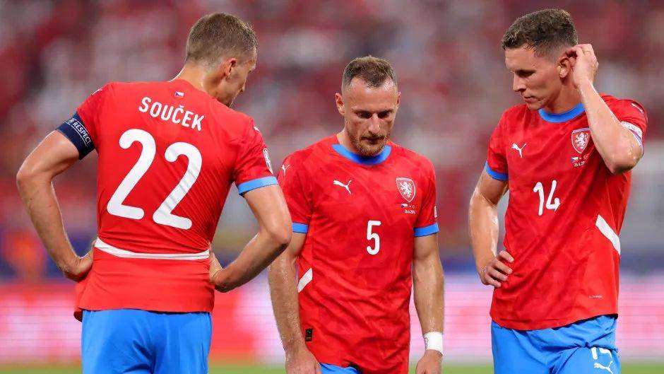 捷克队遭遇强劲对手，必须全力拼搏