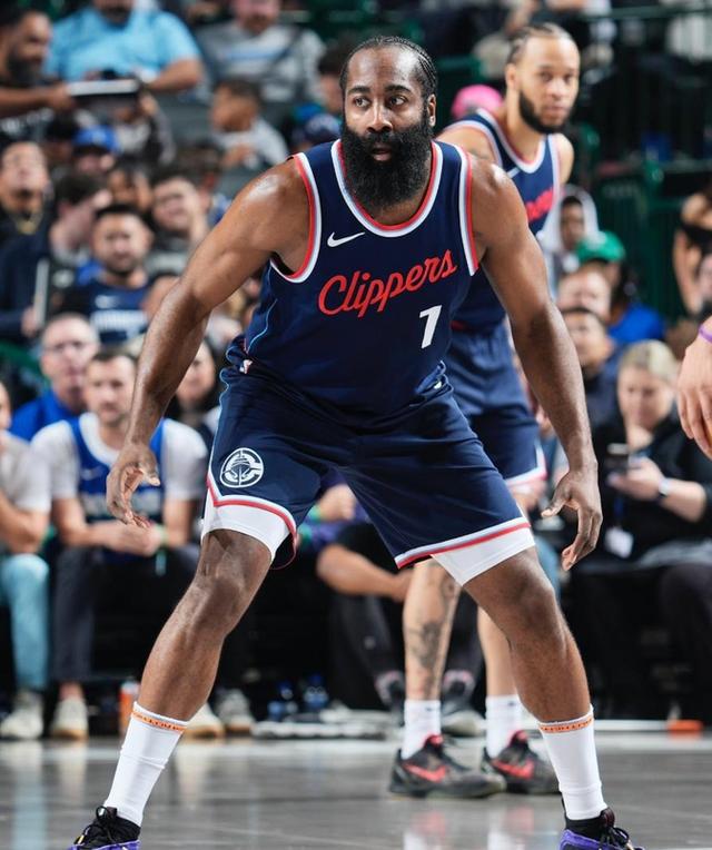 关于哈登赛事官方发布夺冠新规，独行侠引发争议！的信息