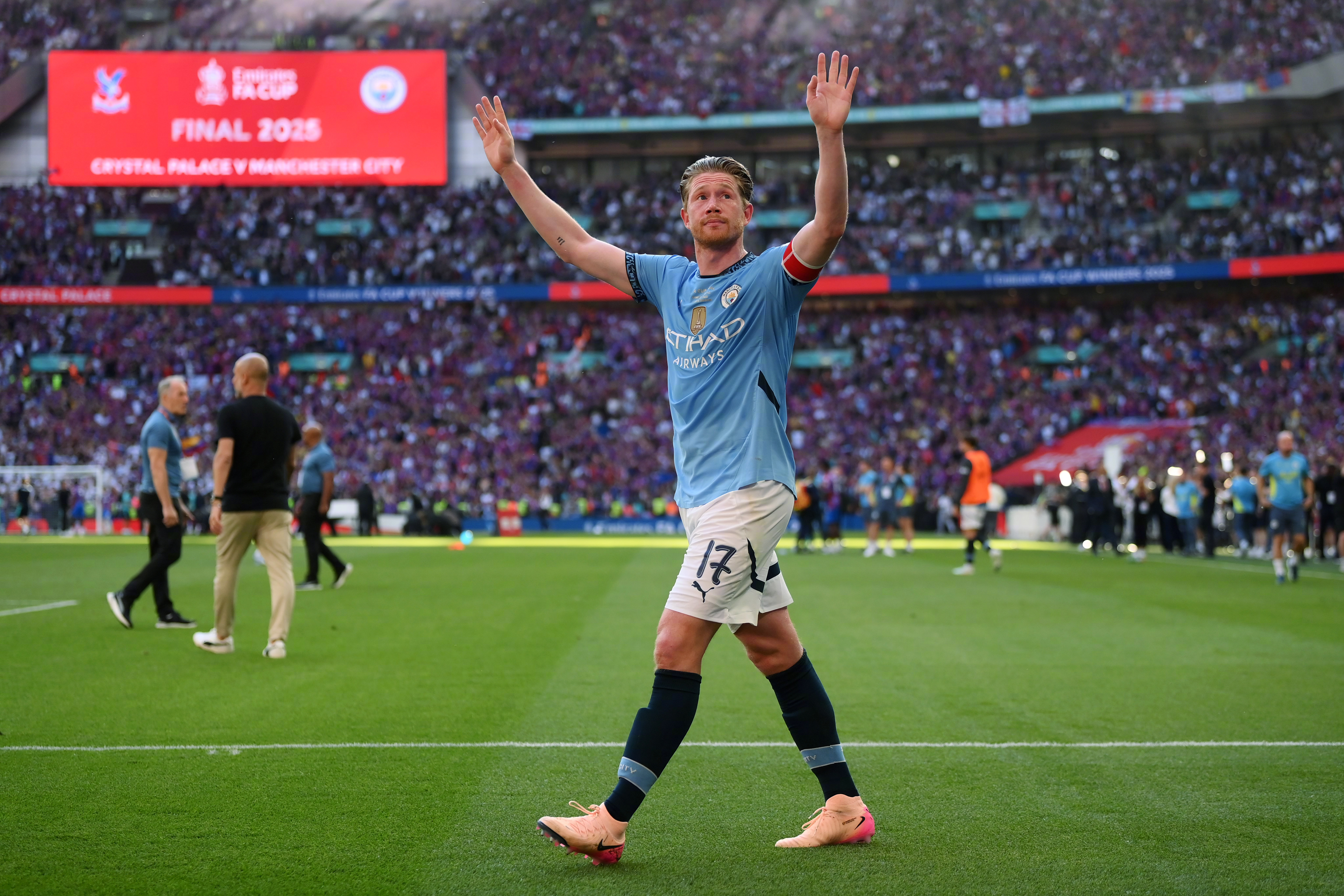 德布劳内回归赛场，关键助攻首场状态亮眼，西班牙队观众沸腾！的简单介绍